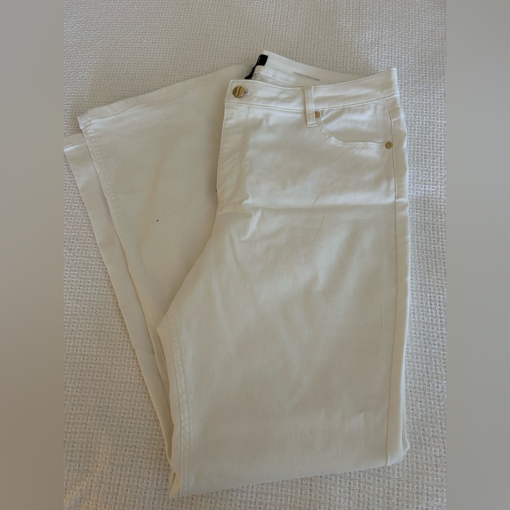 NWOT Jones white jeans Lexington flare Sz 16. Zipper/button closure.